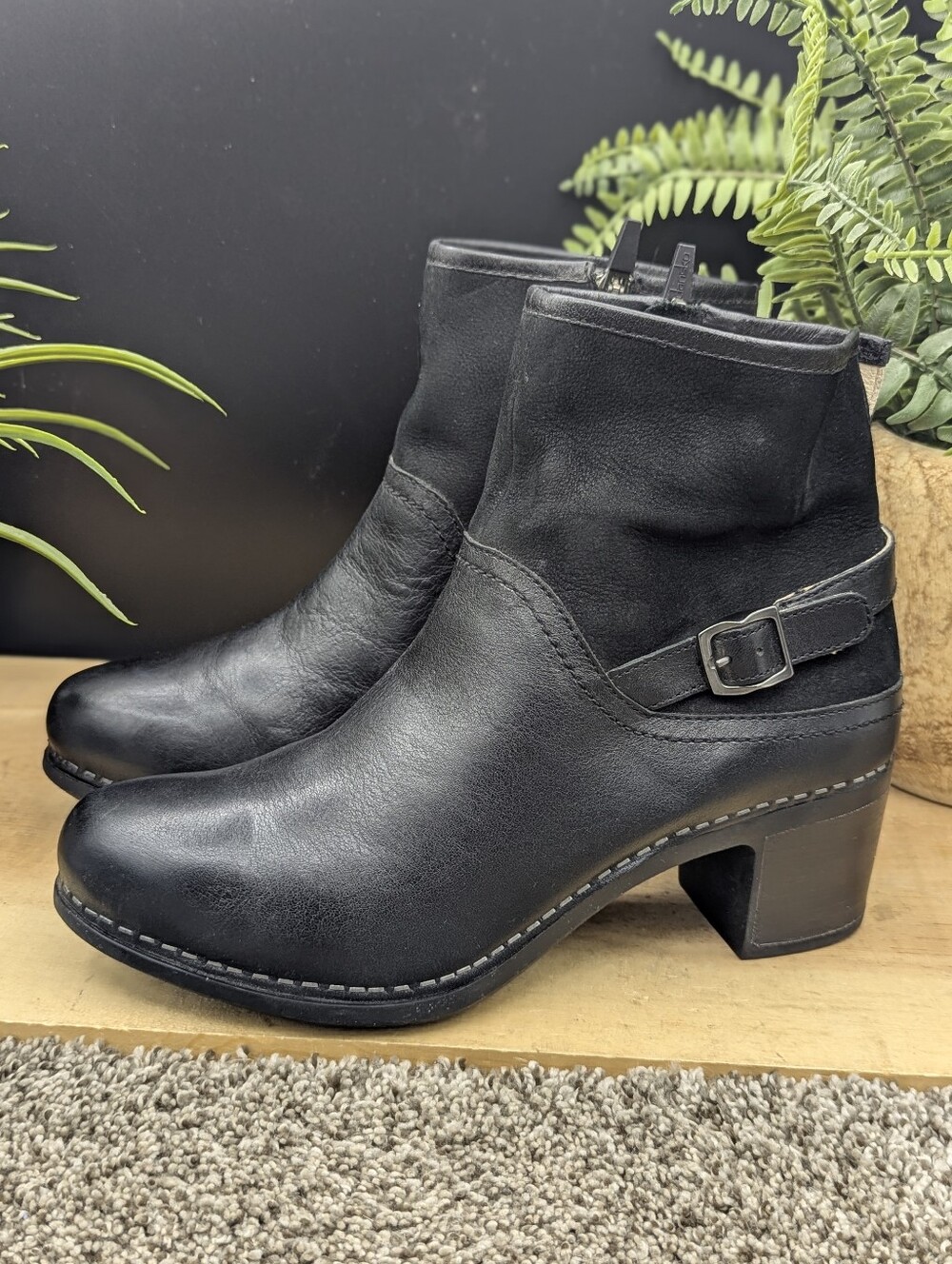 Dansko Hayley Women's Size 39(US 8.5/9) Side Zip Heeled Leather Boots